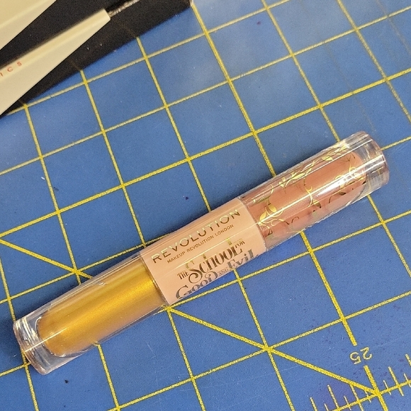 Revolution The School for Good and Evil" Evers Matte Liquid Duo Eye Shadow New - Picture 1 of 4